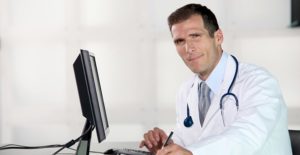 a doctor reviews information on a computer to make a mesothelioma diagnosis